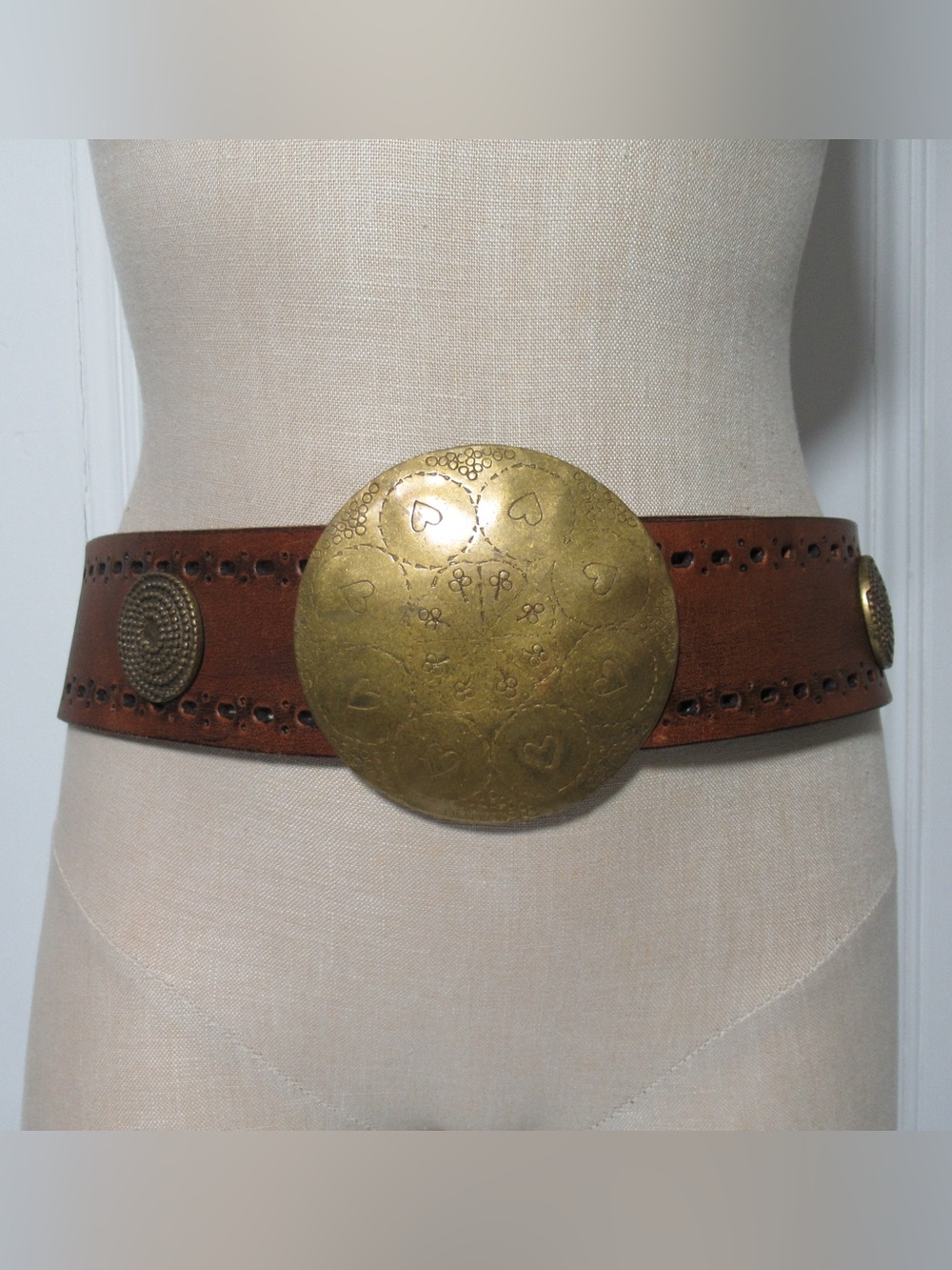 Large Circular Buckle Bohemian
Concho Wide Leather Belt
